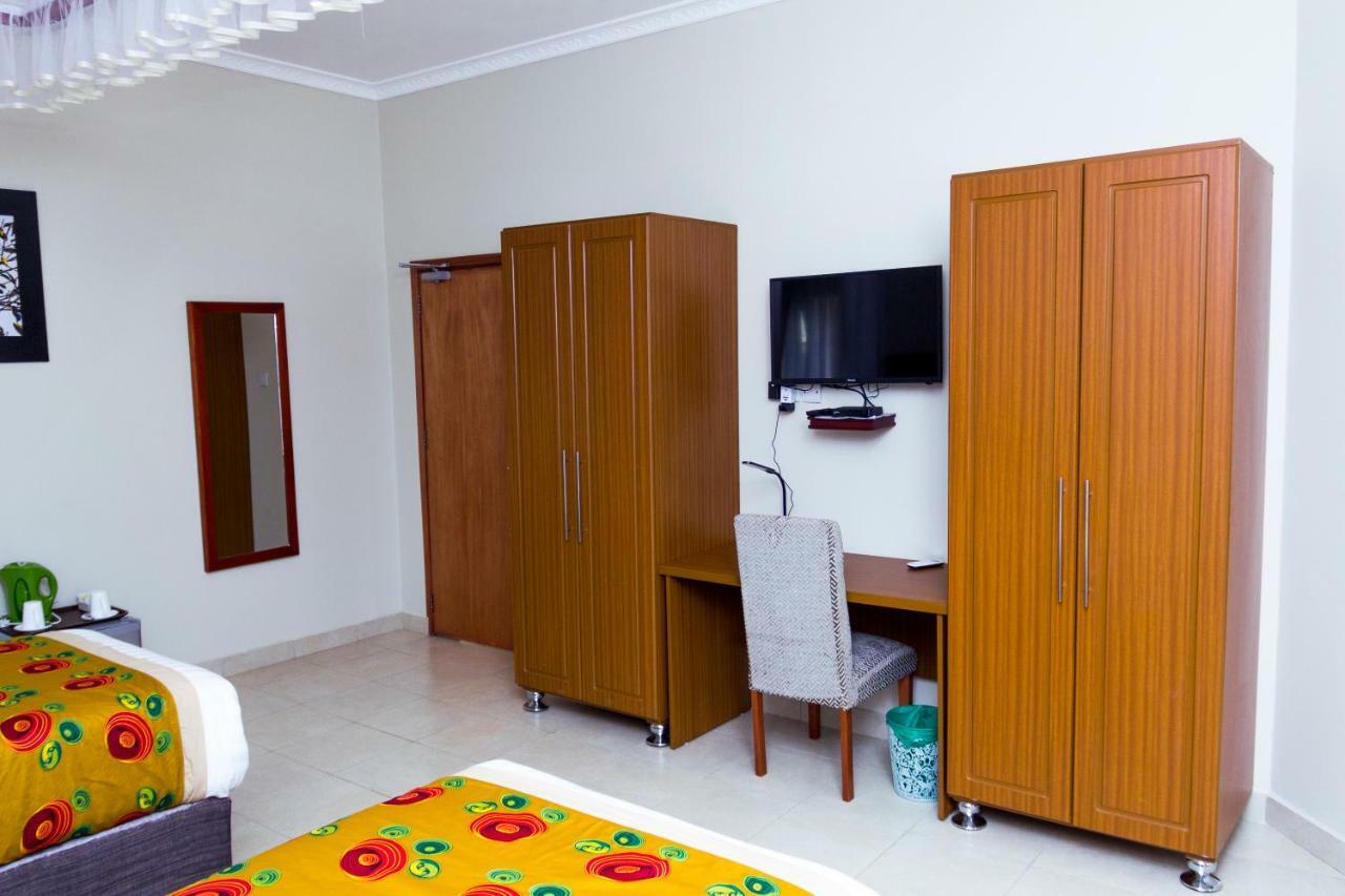 Akasu Bed And Breakfast Kampala Buitenkant foto