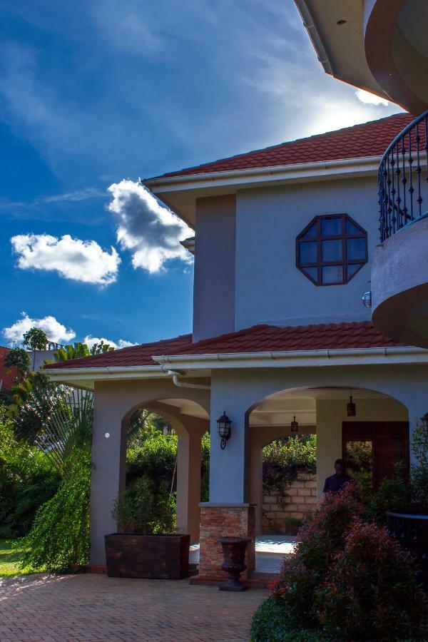 Akasu Bed And Breakfast Kampala Buitenkant foto