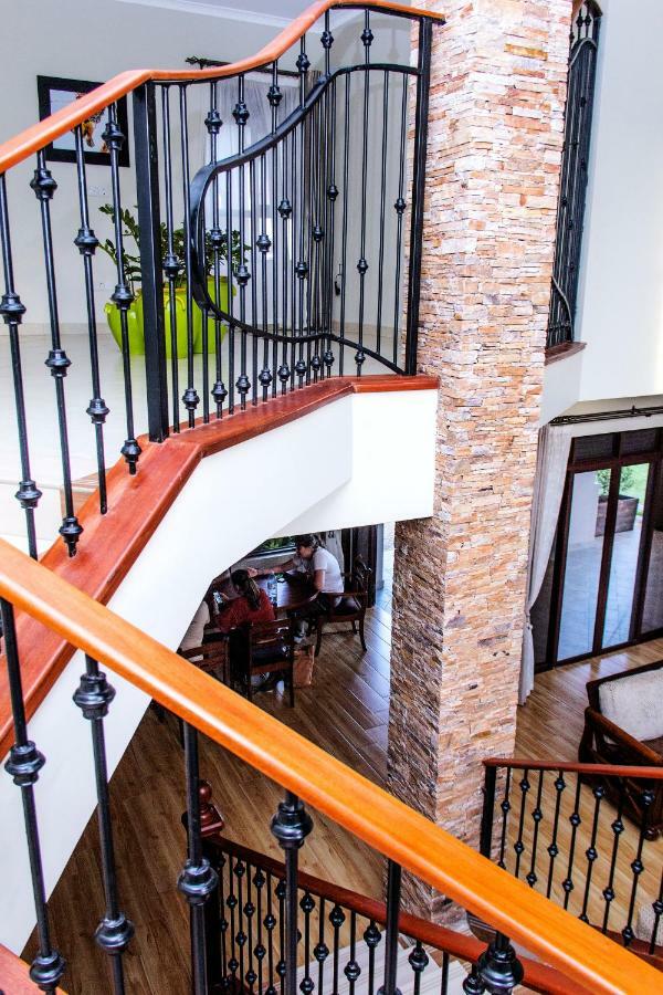 Akasu Bed And Breakfast Kampala Buitenkant foto
