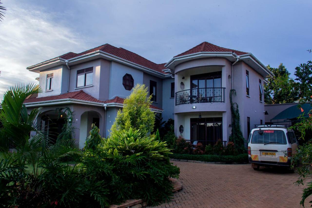 Akasu Bed And Breakfast Kampala Buitenkant foto